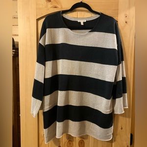 Ladies Eileen Fisher sweater 3/4 loose sleeve - Front faux pockets. Size L